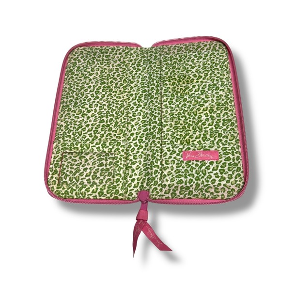 EUC Vera Bradley Petal Pink Large Passport Travel Wallet Pink & Green Floral - Picture 6 of 8